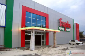 Вивіски мережі супермаркетів Барва.