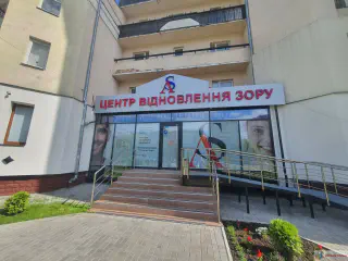 Вивіска з об'ємних світлових літер. Оформлення та поклейка вітрин