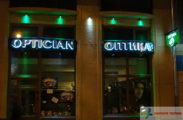 Світлова вивіска Оптика, діодні прожектори.