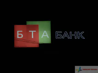 Реклама - касетон і неонові літери.