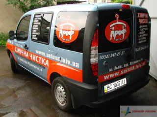 Оформлення рекламою машини, обклейка плівкою.