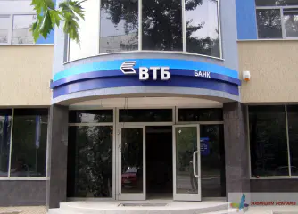 Вивіски відділень банку ВТБ.