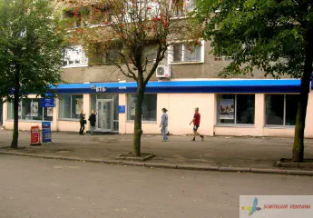 Вивіски відділень банку ВТБ.