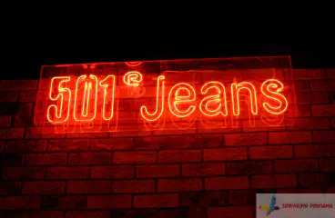 Неонова вивіска 501 Jeans.