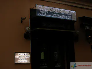 Вивіска Swarovski. Акрилайт, діодна підсвітка.