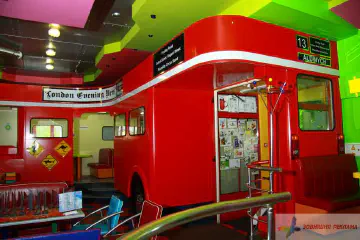 Інтер'єрна реклама. Автобус  піцерія.