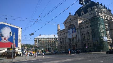 Реклама на Оперному театрі