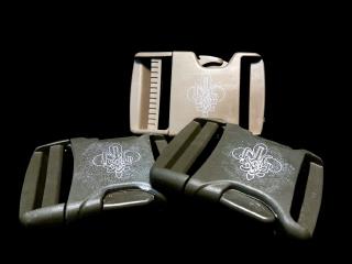 Гравірування швейної фурнітури - гудзиків, замків, брелоків