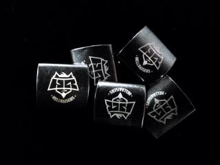 Гравірування швейної фурнітури - гудзиків, замків, брелоків