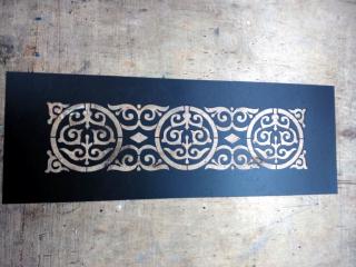 Лазерна порізка трафаретів для нанесення інформації та логотипів