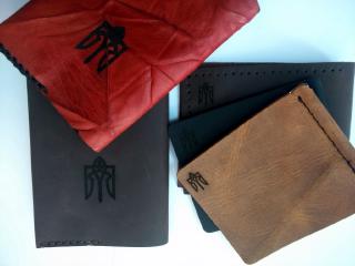 Лазерна різка та гравірування тканин, джинсу, шкіри та шкірзамінників