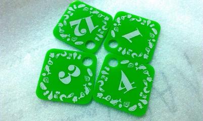 Лазерна різка та гравірування гардеробних номерків